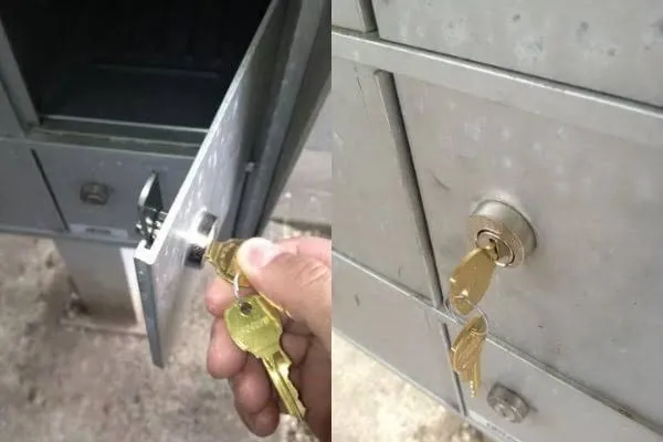 Briefkastenschloss mit Schlüssel an einer Briefkastenanlage aus Metall